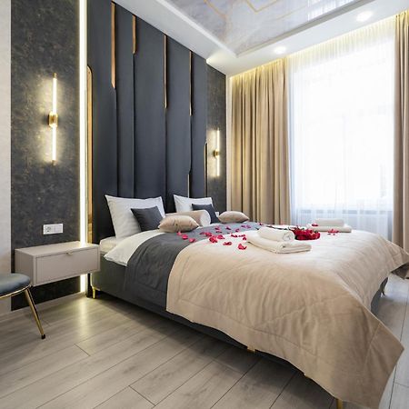 Rynok Square City Center Two Bedroom Apartment! Lviv Exterior photo