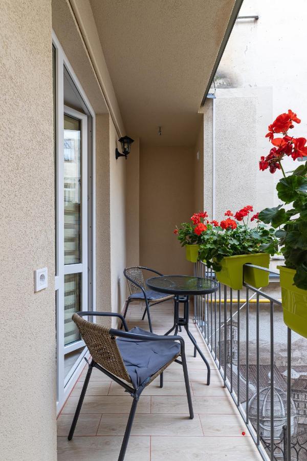 Rynok Square City Center Two Bedroom Apartment! Lviv Exterior photo