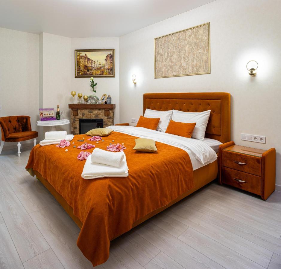Rynok Square City Center Two Bedroom Apartment! Lviv Exterior photo