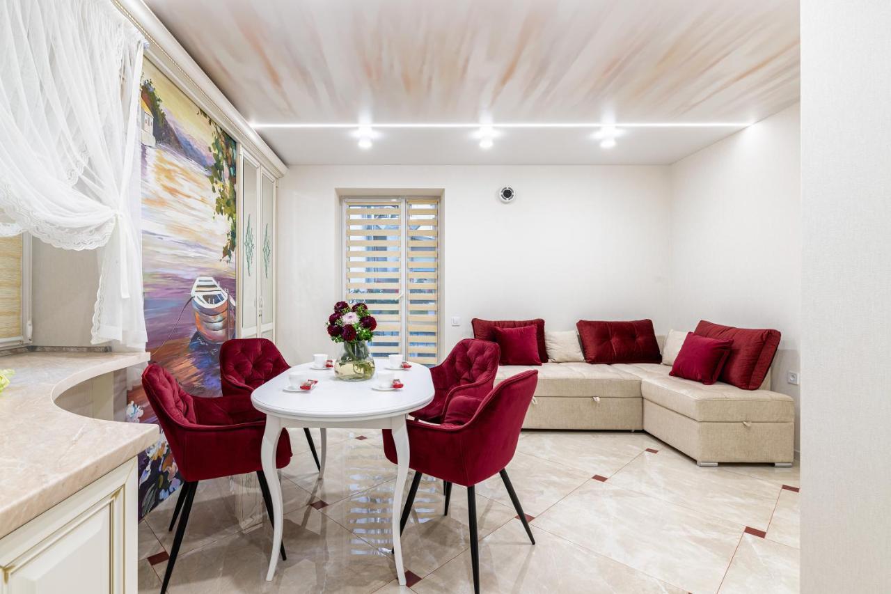 Rynok Square City Center Two Bedroom Apartment! Lviv Exterior photo