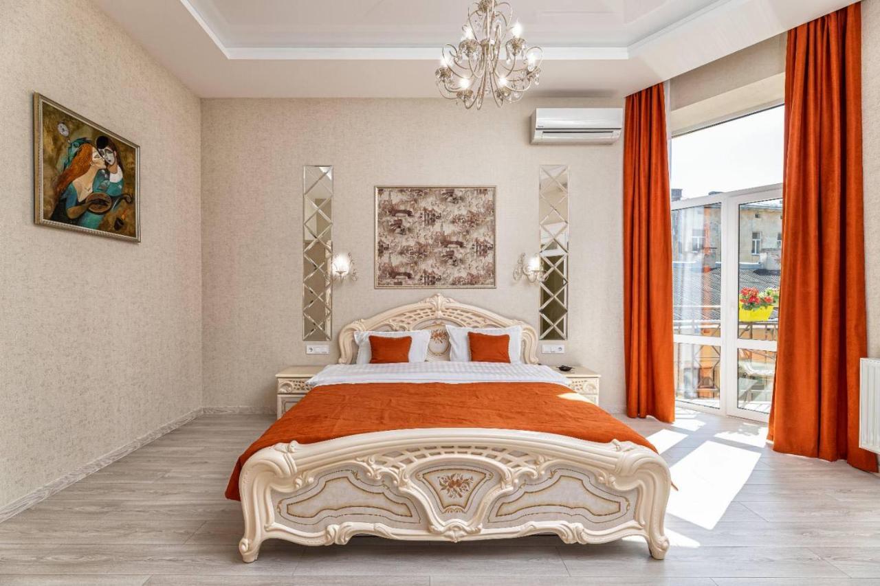 Rynok Square City Center Two Bedroom Apartment! Lviv Exterior photo
