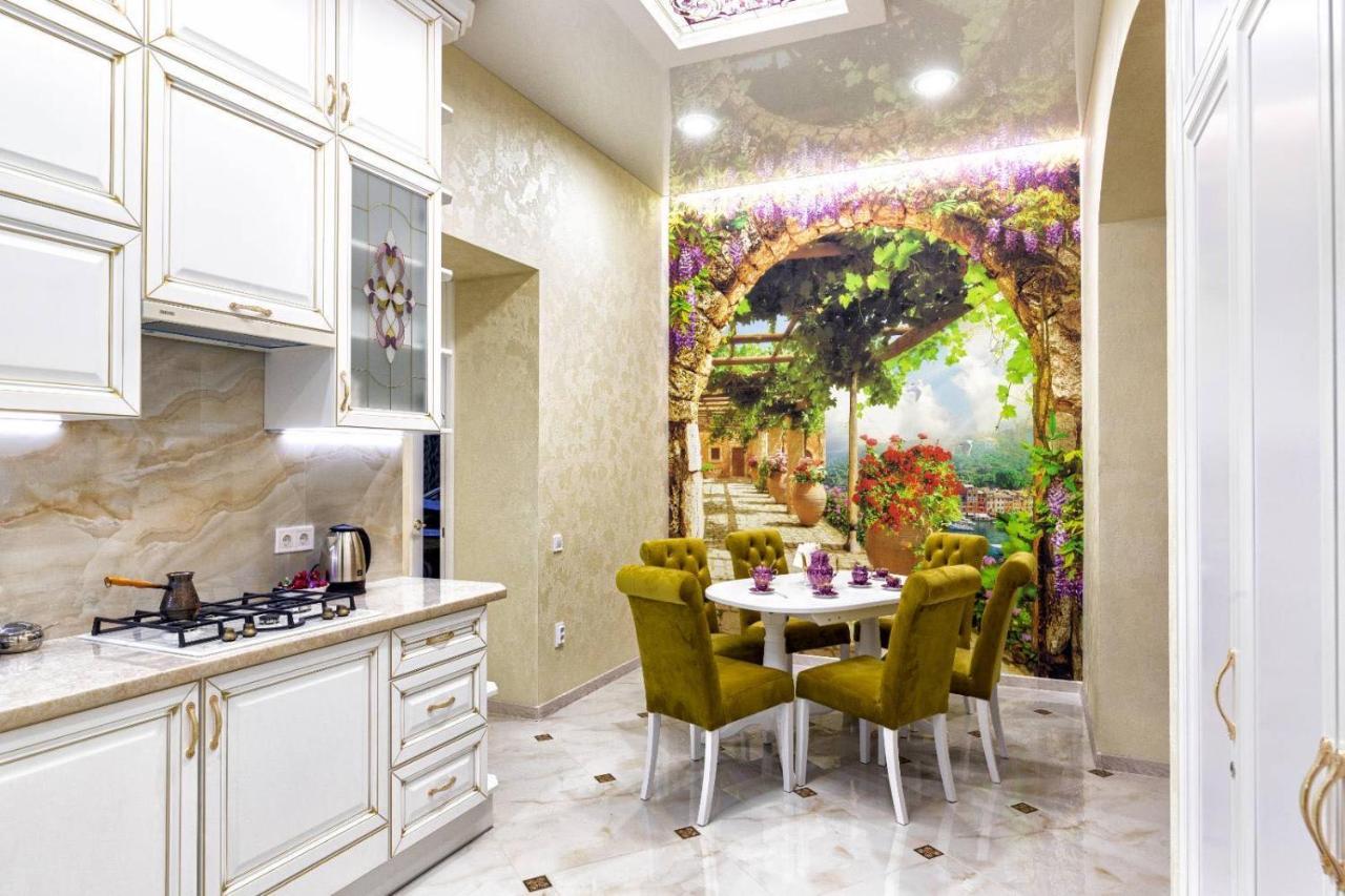 Rynok Square City Center Two Bedroom Apartment! Lviv Exterior photo