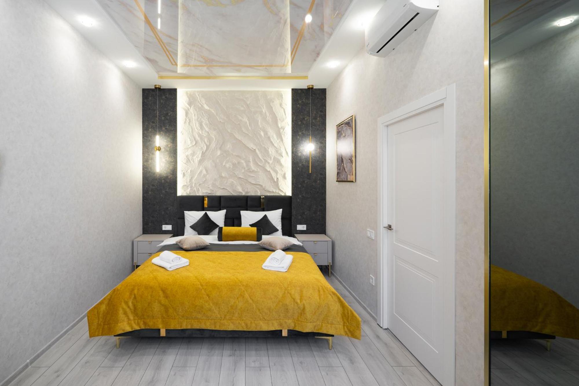 Rynok Square City Center Two Bedroom Apartment! Lviv Exterior photo