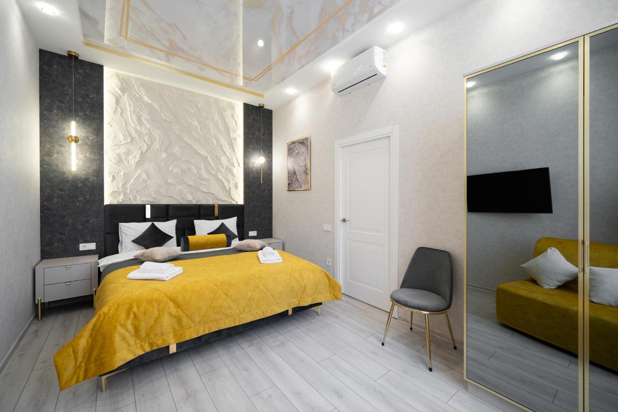 Rynok Square City Center Two Bedroom Apartment! Lviv Exterior photo