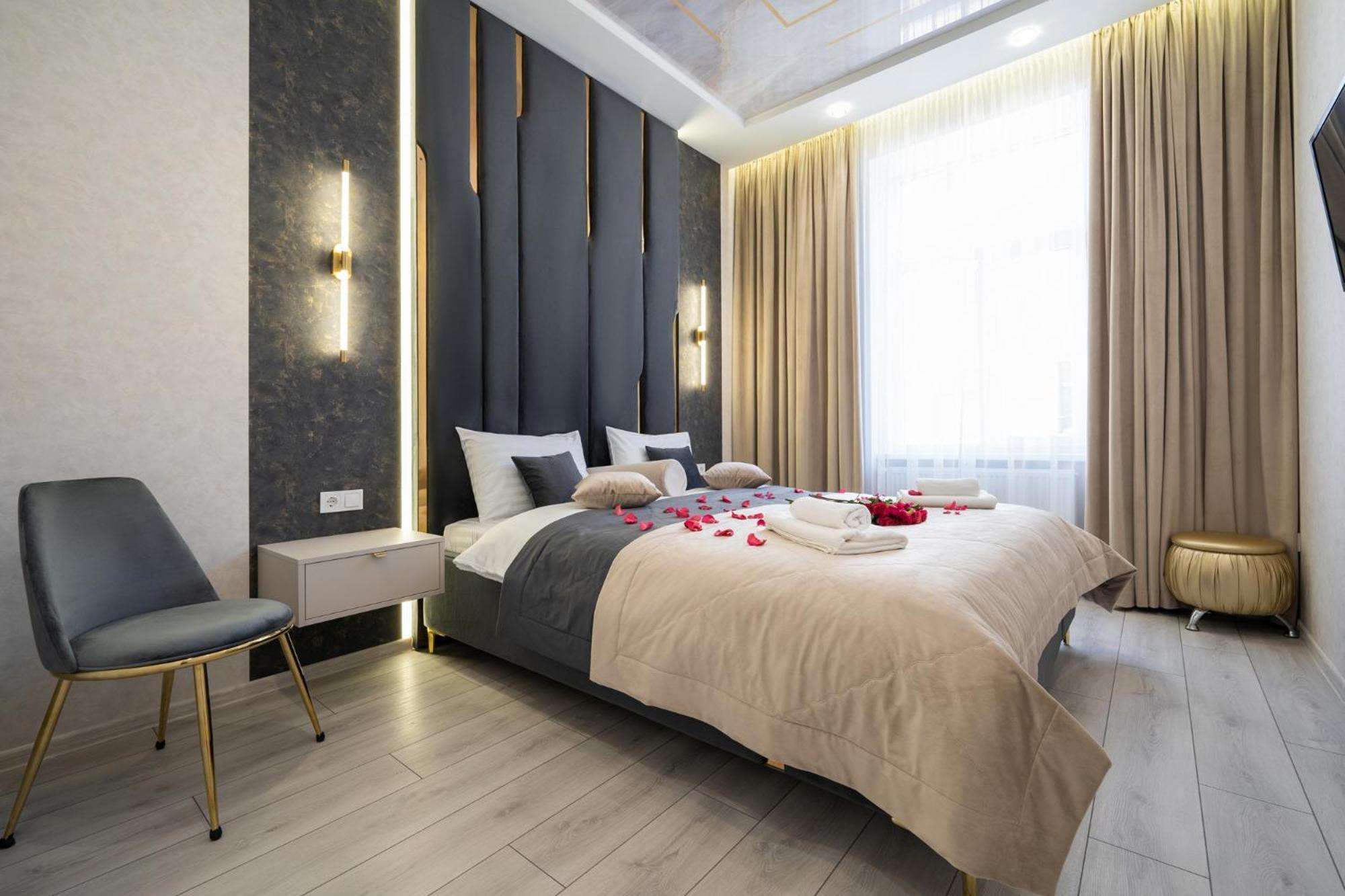 Rynok Square City Center Two Bedroom Apartment! Lviv Exterior photo